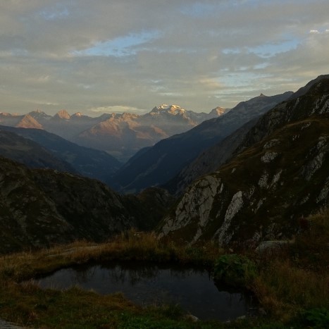 Abendstimmung auf der Terri-Hütte mit dem Tödi im Blick