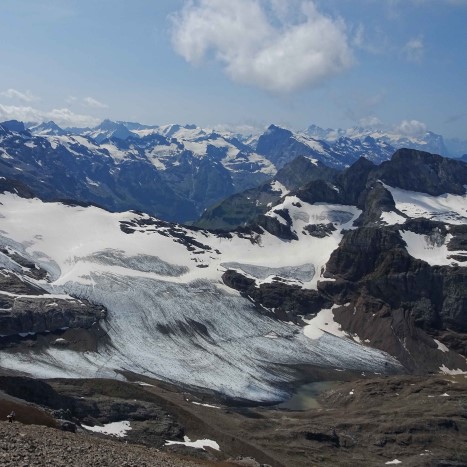 Ausblick vom Uri Rotstock auf den Blüemlisalpfirn