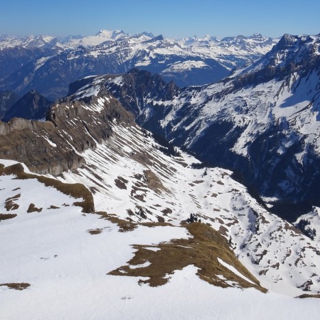 Weitblick vom Chaiserstuel ins Grosstal