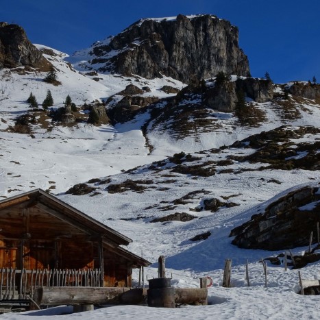 Blick zurück zum Gipfelziel der Rumpfmasflue